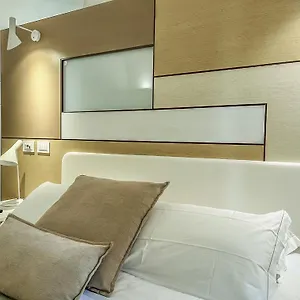 https://santacroce-luxury-rooms.lecce-hotels.com